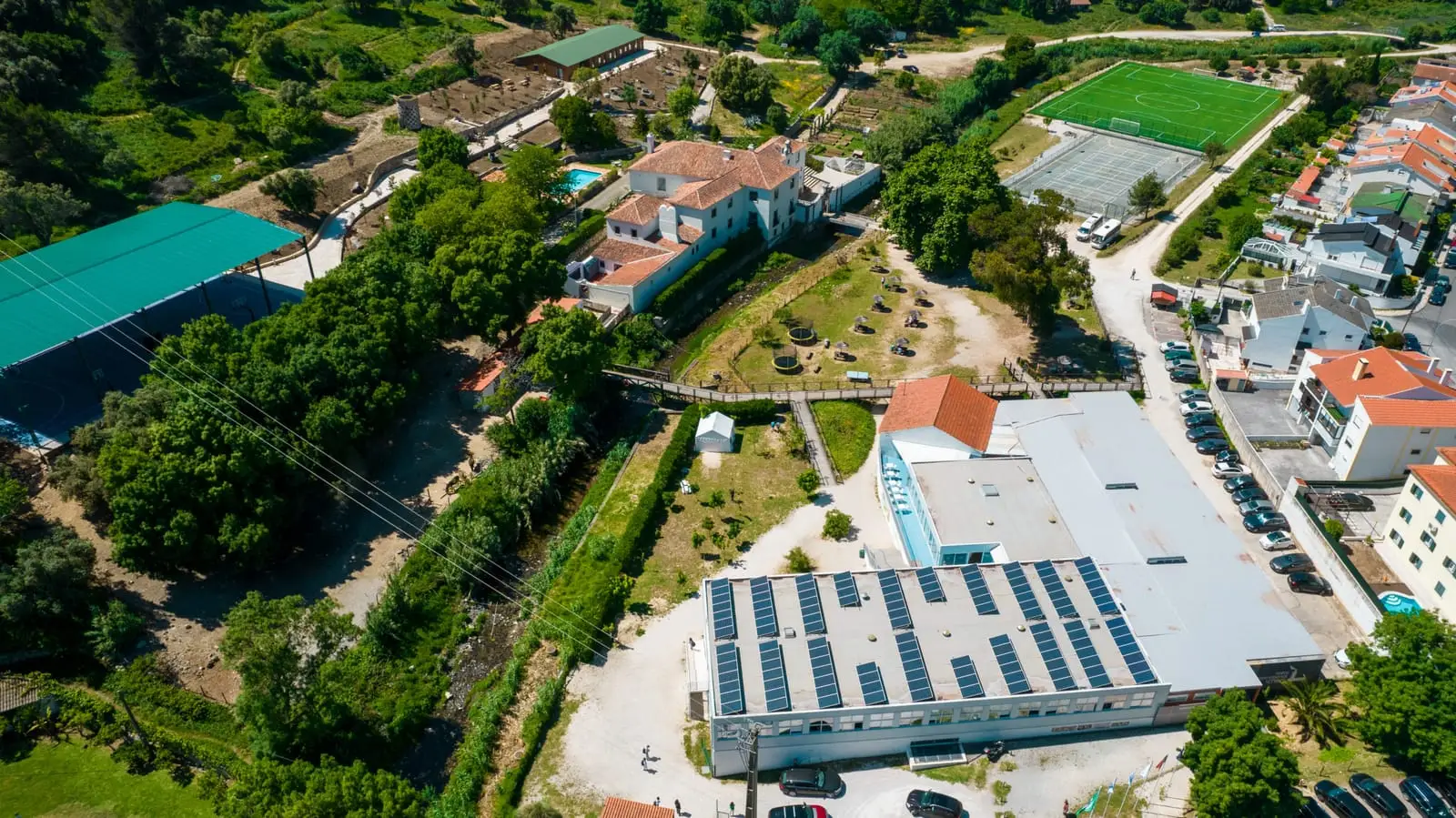 Aerial view of the Oeiras International School campus